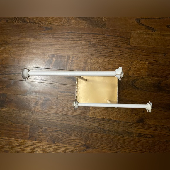 Silver Jewelry Stand with Yellow Base - Picture 10 of 11